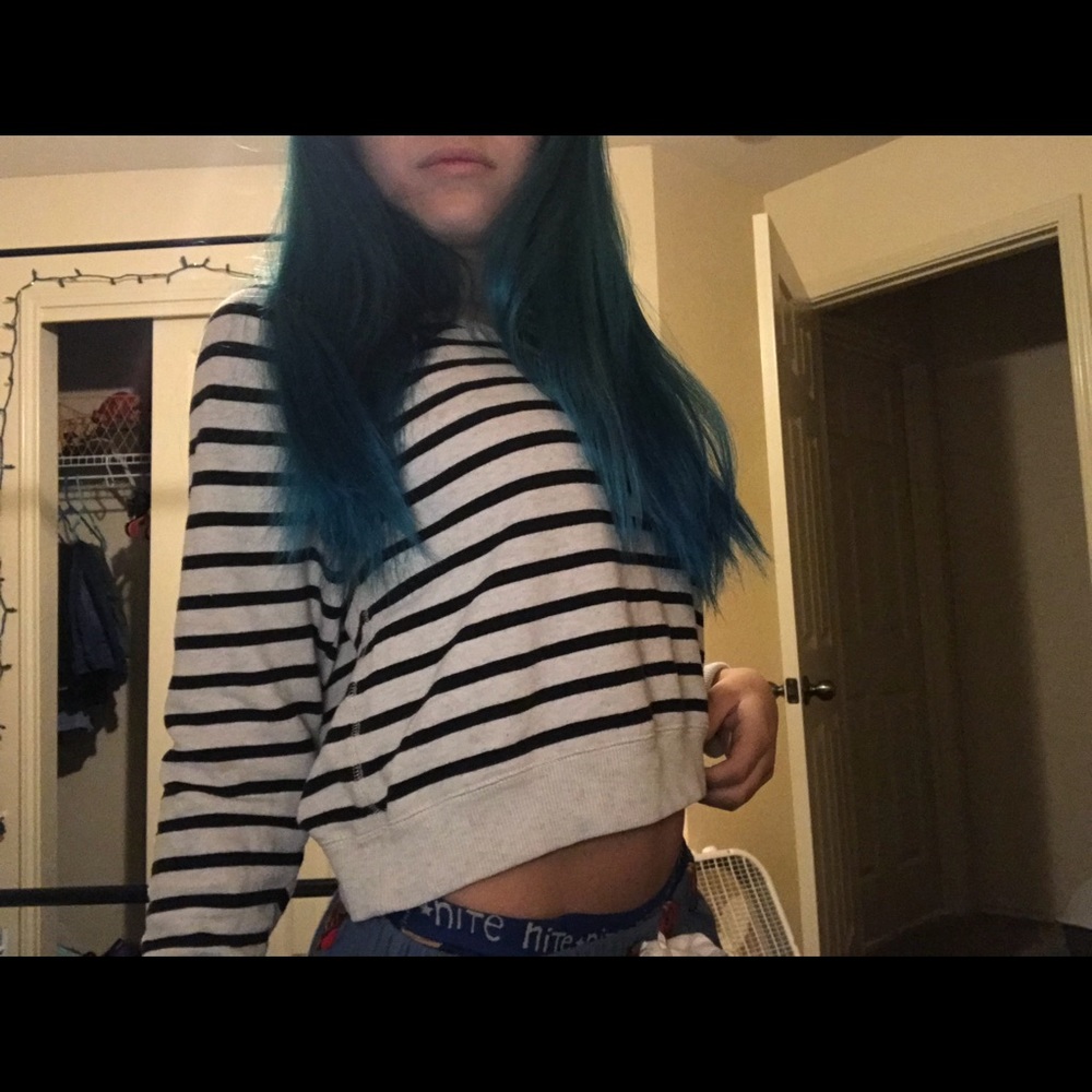 GRG Montreal Black & white crop top long sleeve